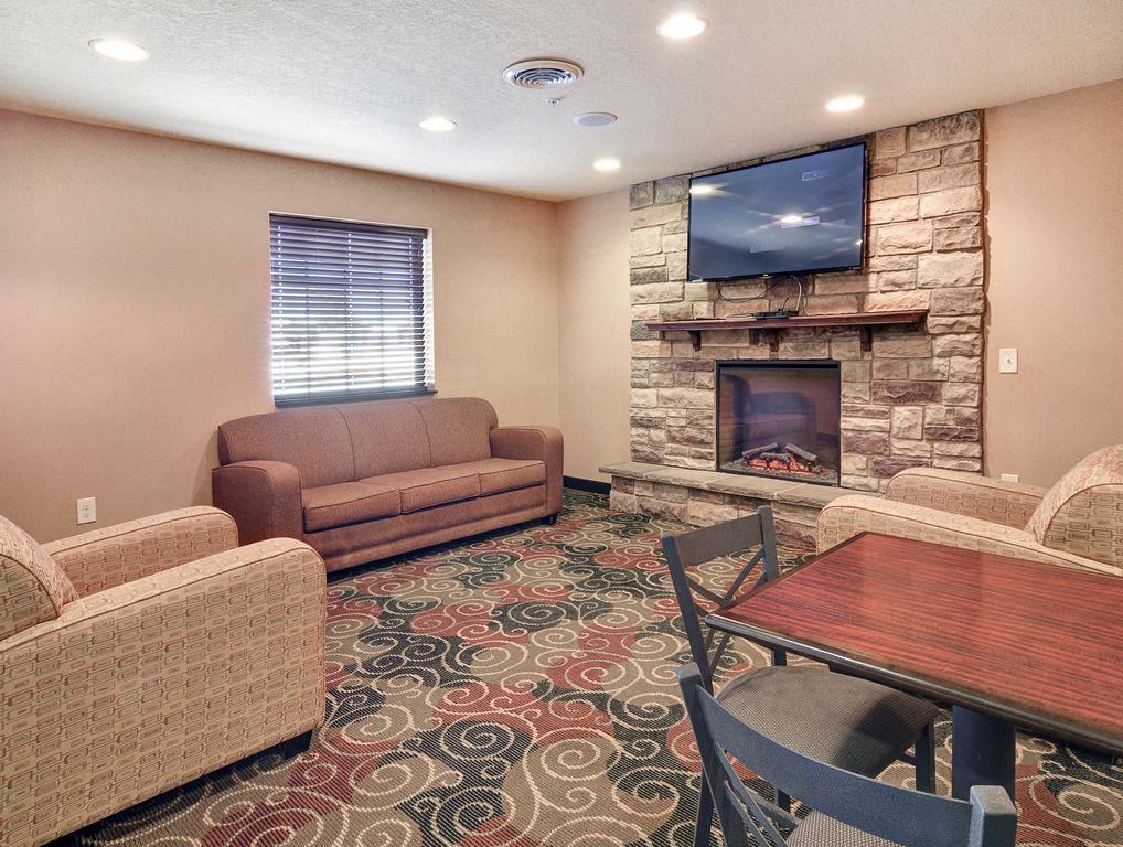 Cobblestone Inn & Suites - Big Lake Exteriör bild