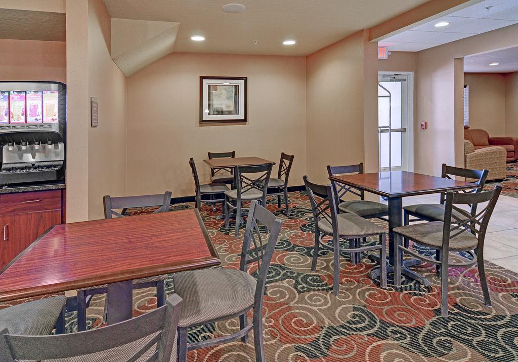 Cobblestone Inn & Suites - Big Lake Exteriör bild
