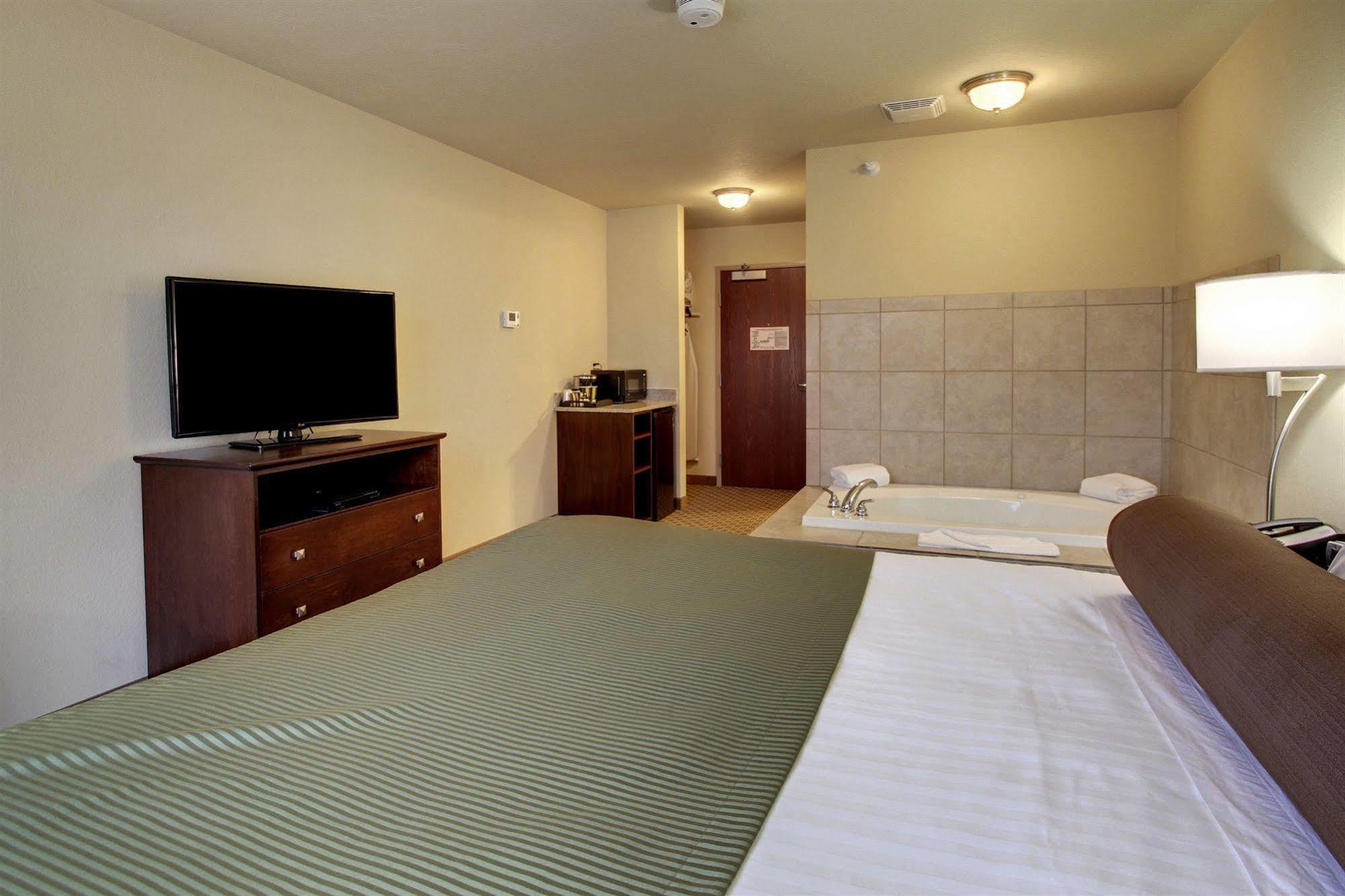 Cobblestone Inn & Suites - Big Lake Exteriör bild